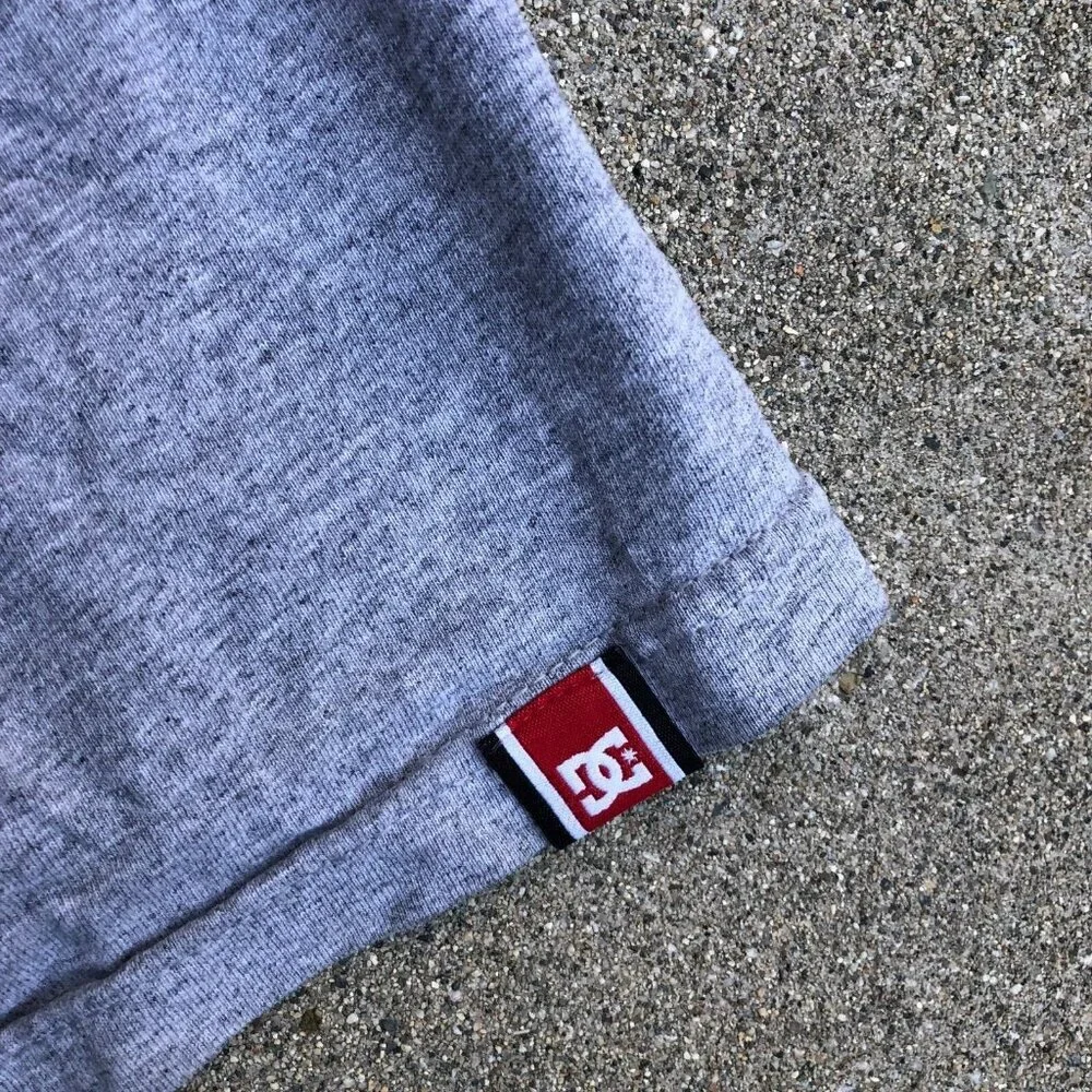 VTG Y2K DC SHOES x DYRDEK T Shirt MEDIUM Men's Grey Short Sleeve Crew Top​